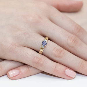 Pierścionek ze złota próby 585 z Tanzanitem 0,50ct i Brylantami. W-0014TAN